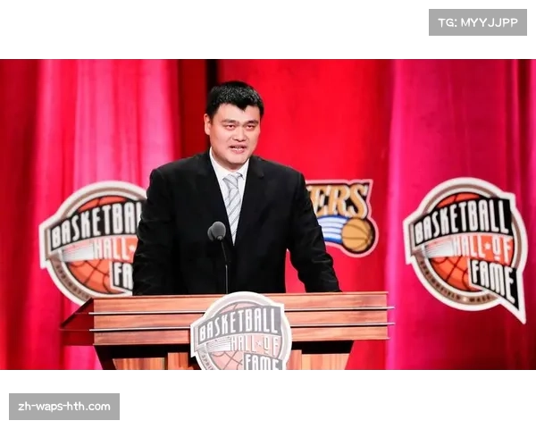 姚明重返赛场观战 火箭队迎来传奇球星全力支持